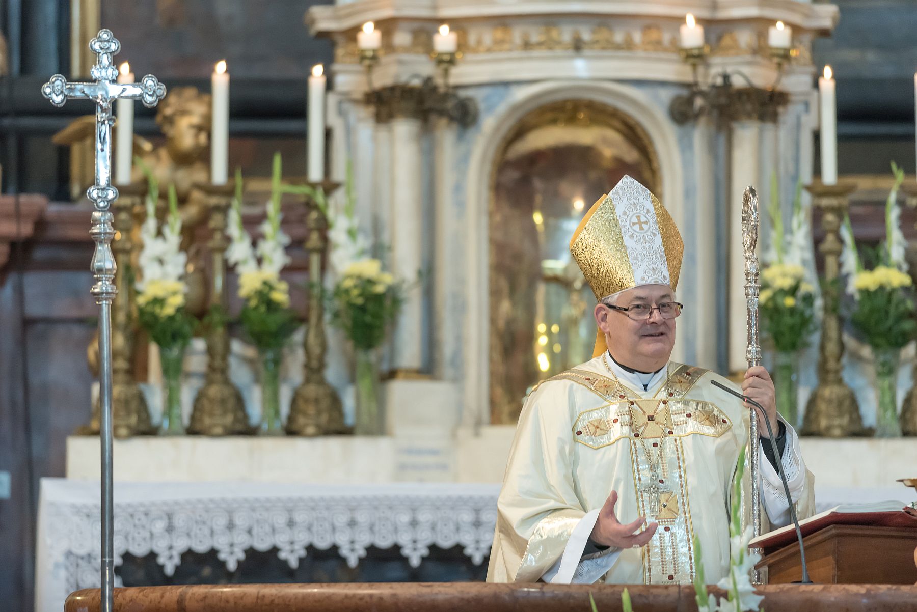 Püspöki szentmisével ünnepelte Székesfehérvár Nagyboldogasszony napját